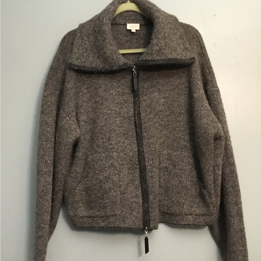 Cyrus cozy chic